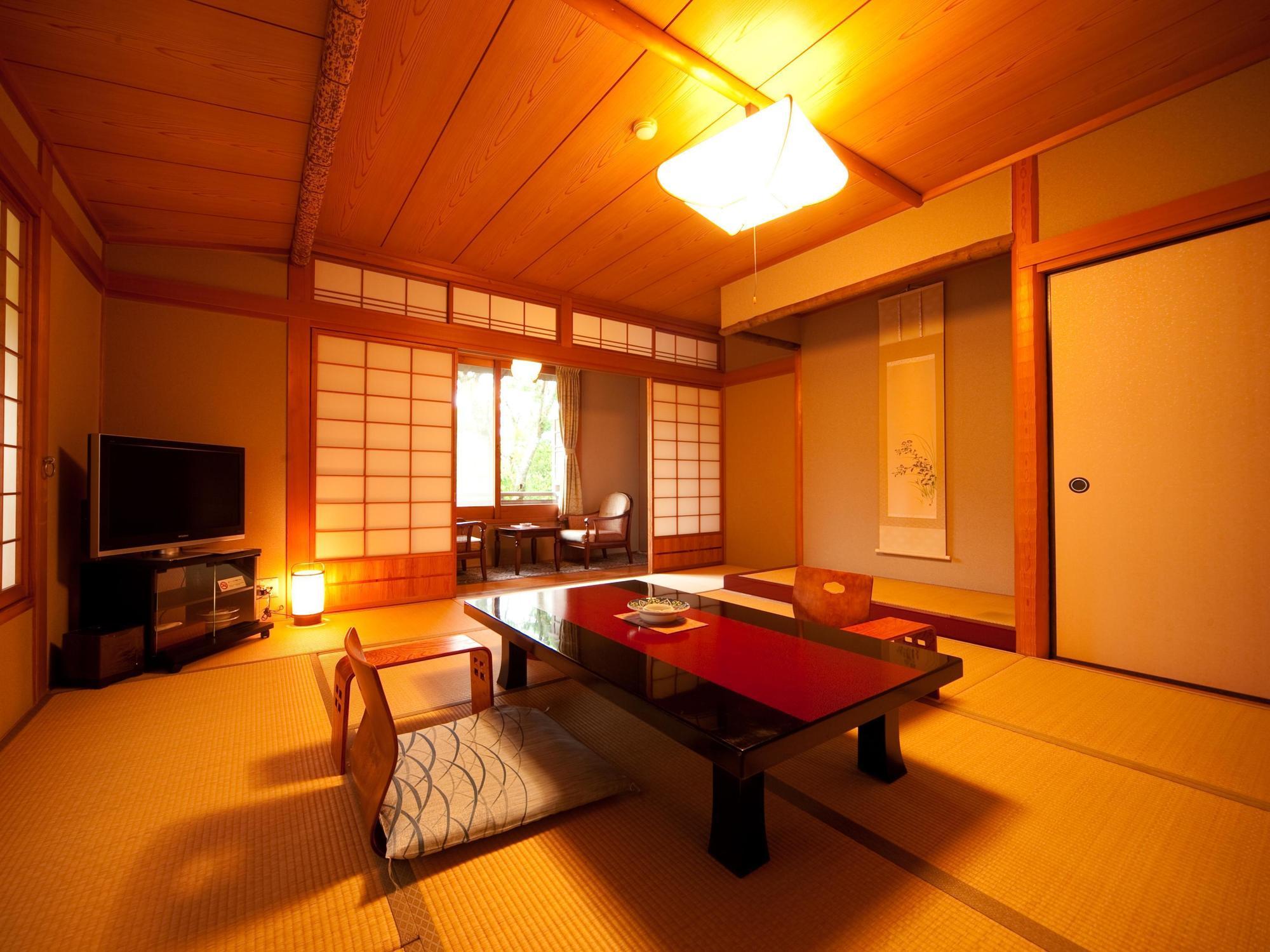 Ryotei Tanokura Hotel Yufu Exterior photo