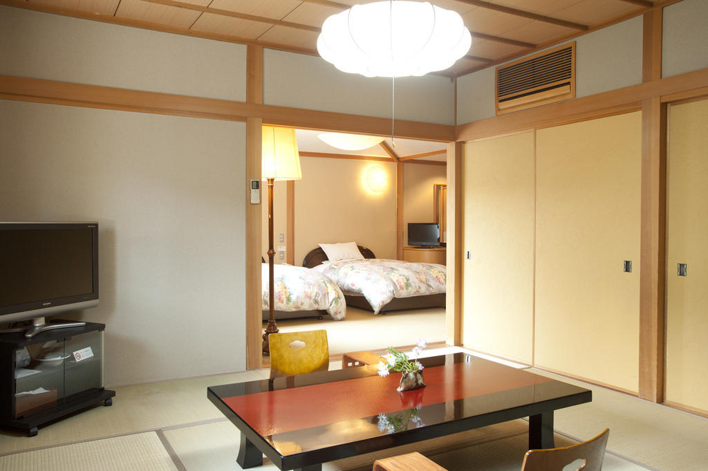 Ryotei Tanokura Hotel Yufu Exterior photo