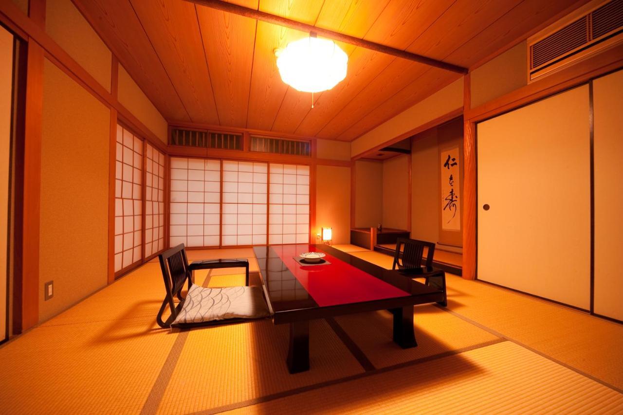 Ryotei Tanokura Hotel Yufu Exterior photo